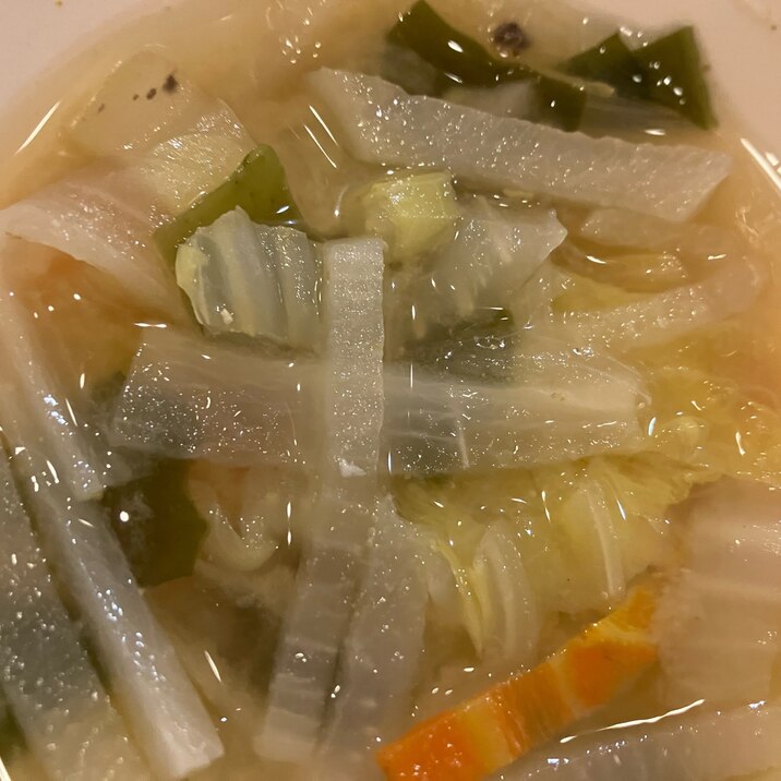 わかめと白菜と大根とにんじんの味噌汁